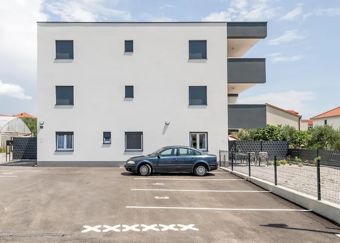 Miro\'S Apartments With Private Garden And Parking