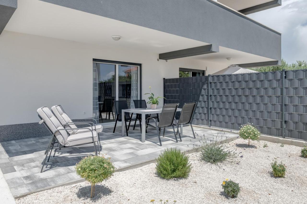Miro's With Private Garden And Parking Apartmán Trogir