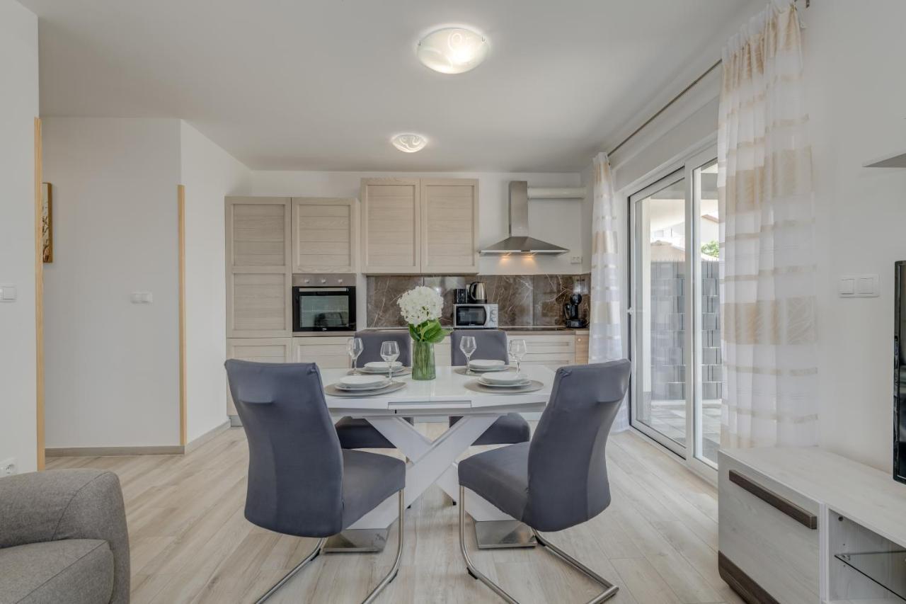 Miro's With Private Garden And Parking Apartmán Trogir
