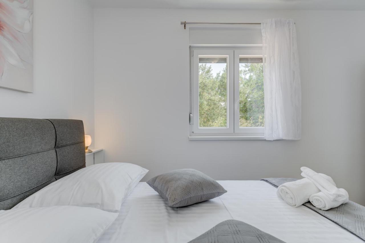 Apartmán Miro's With Private Garden And Parking