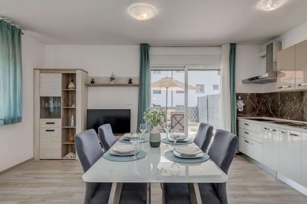 Miro's With Private Garden And Parking Apartmán