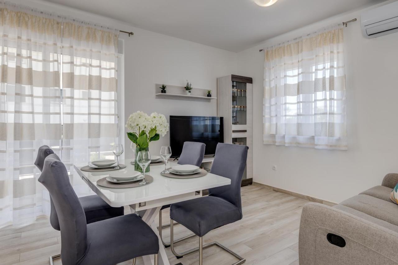 Apartmán Miro's With Private Garden And Parking Trogir
