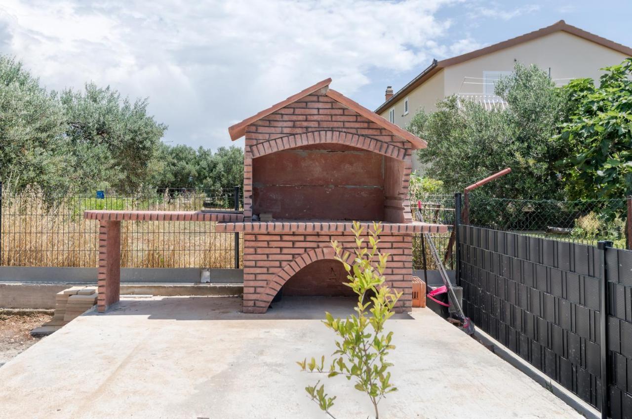 Apartmán Miro's With Private Garden And Parking Trogir