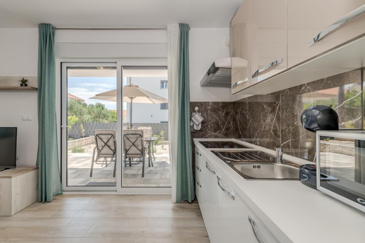 Apartmán Miro's With Private Garden And Parking *