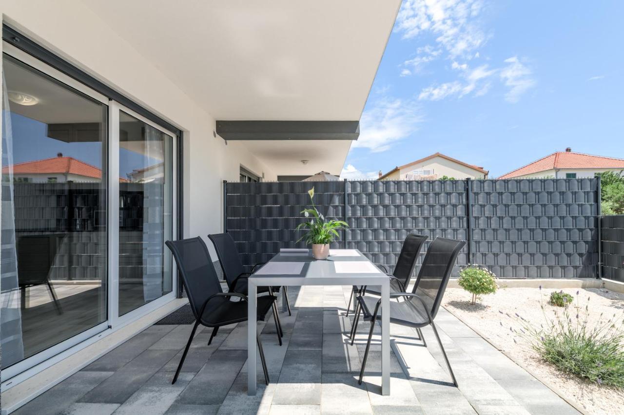 Apartmán Miro's With Private Garden And Parking *