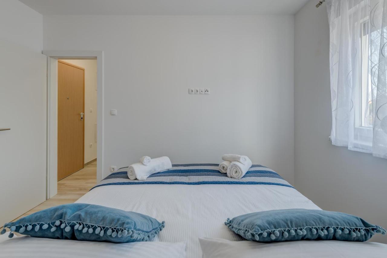 Apartmán Miro's With Private Garden And Parking