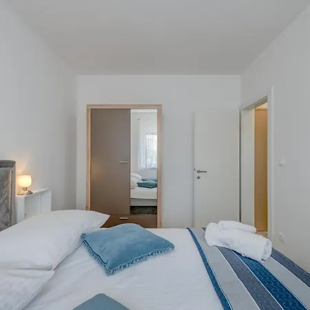 Miro'S Apartments With Private Garden And Parking Trogir Exterior photo