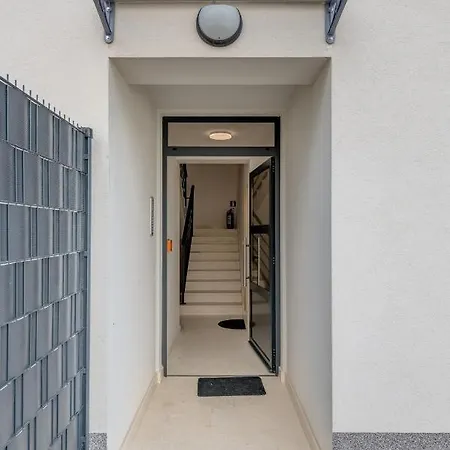 Miro'S Apartments With Private Garden And Parking Trogir Exterior photo