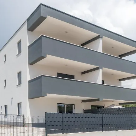 Miro'S Apartments With Private Garden And Parking Trogir Exterior photo