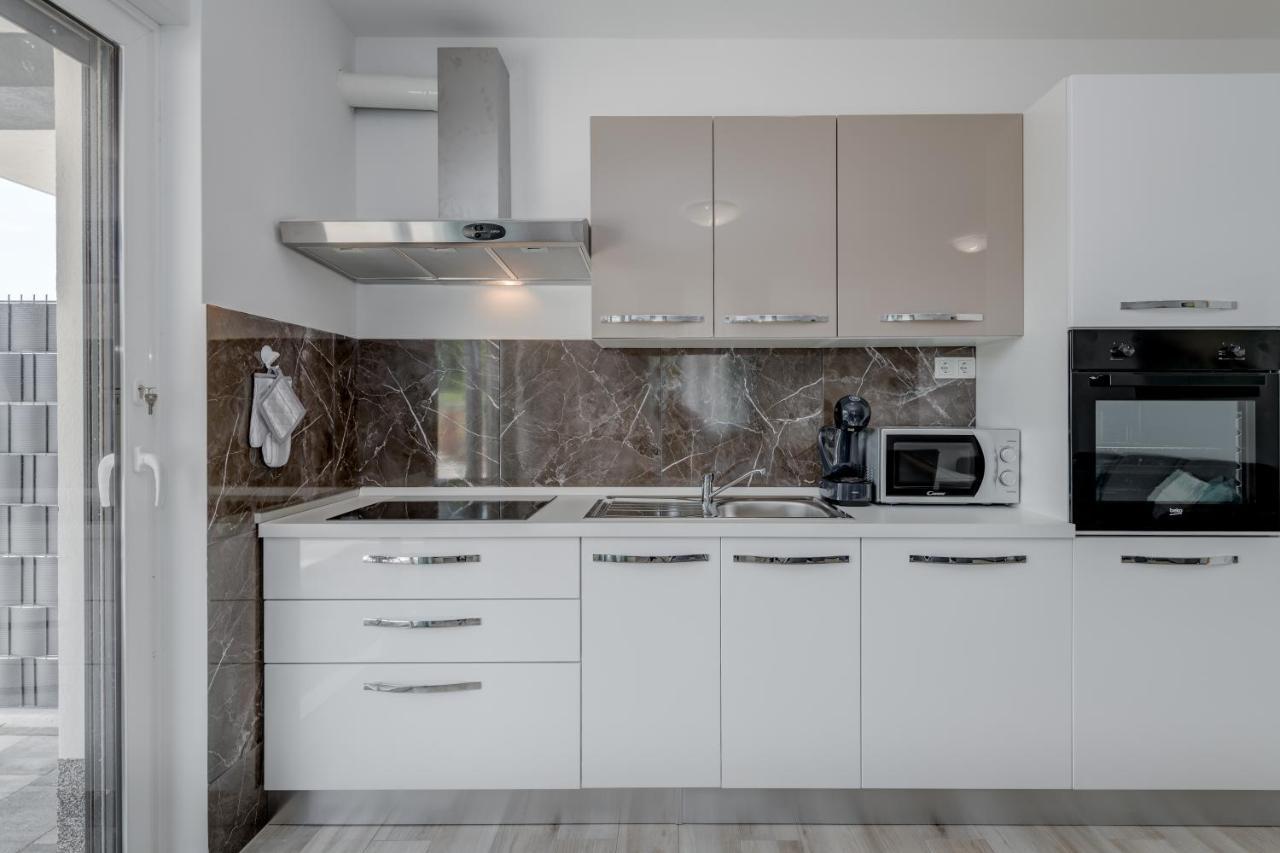 Apartamento Miro's With Private Garden And Parking Trogir