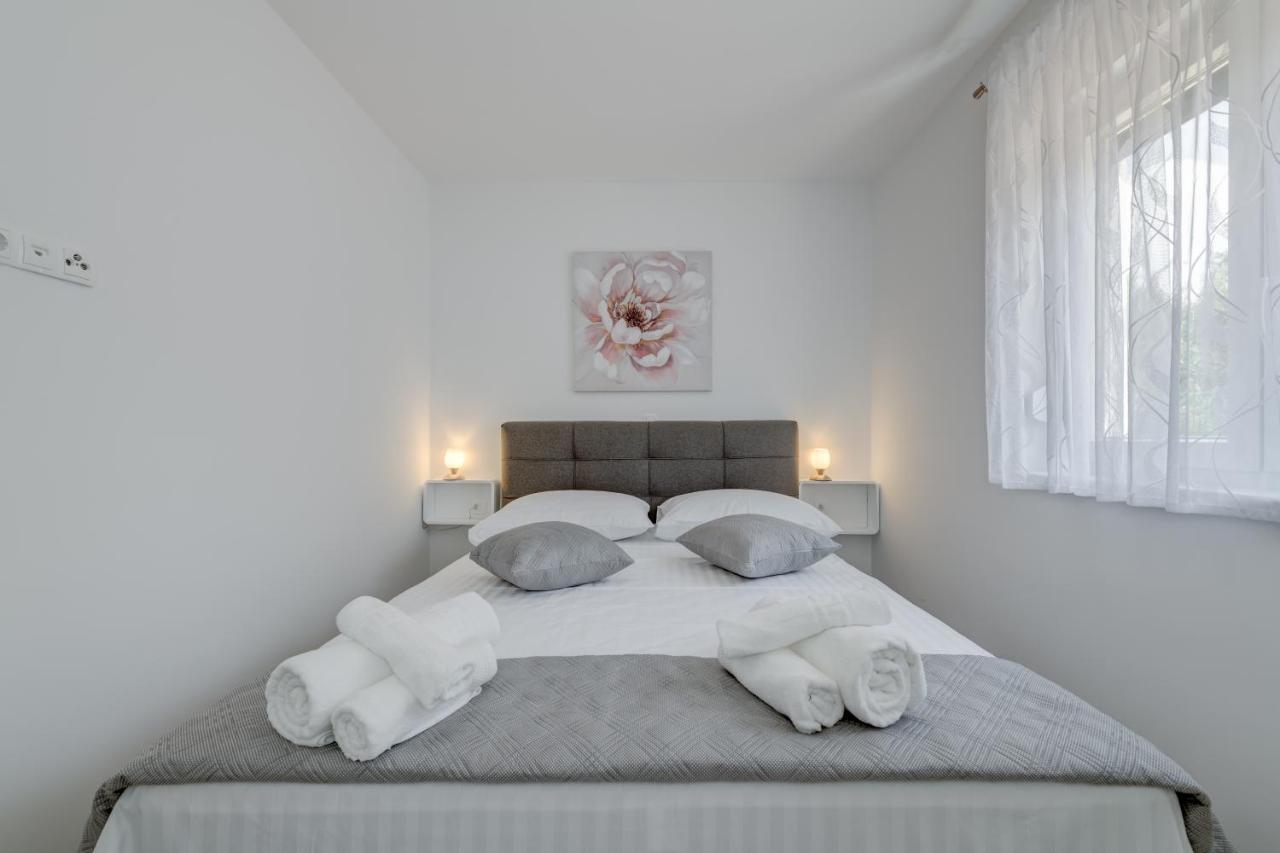 Miro's With Private Garden And Parking * Trogir
