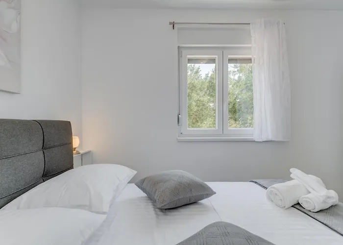 Deluxe Suites With Private Garden, Central