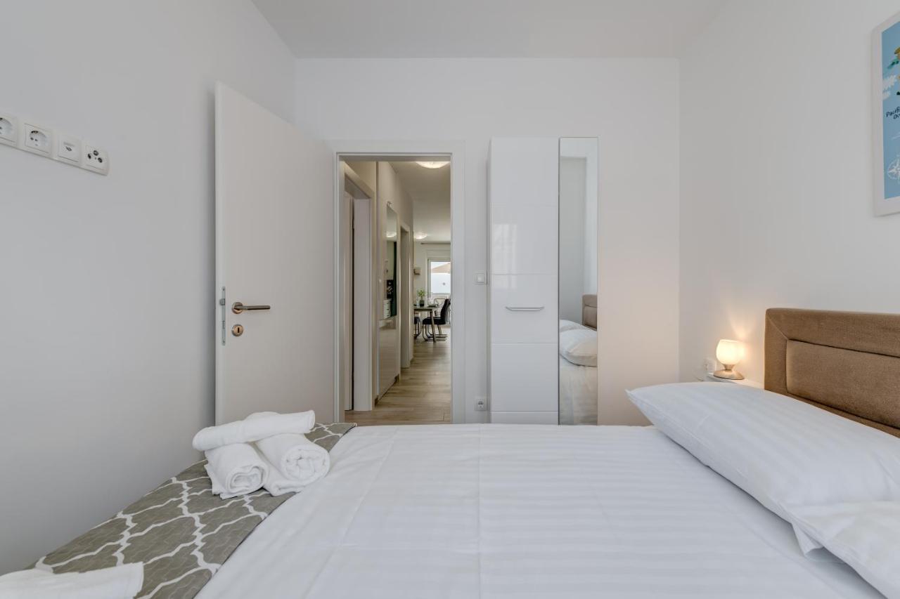 Deluxe With Private Garden,