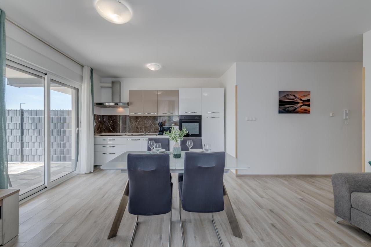 Deluxe With Private Garden,