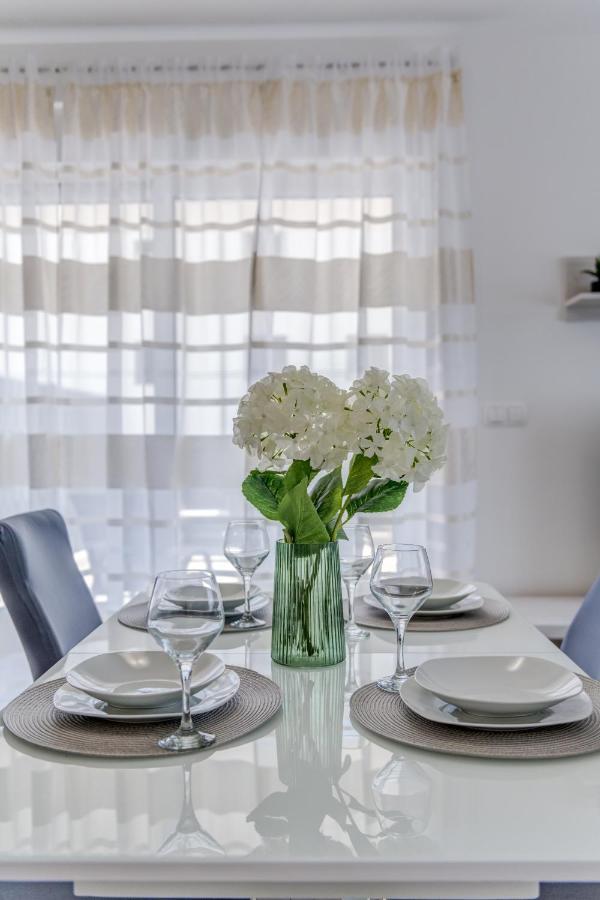 Deluxe With Private Garden, Apartment