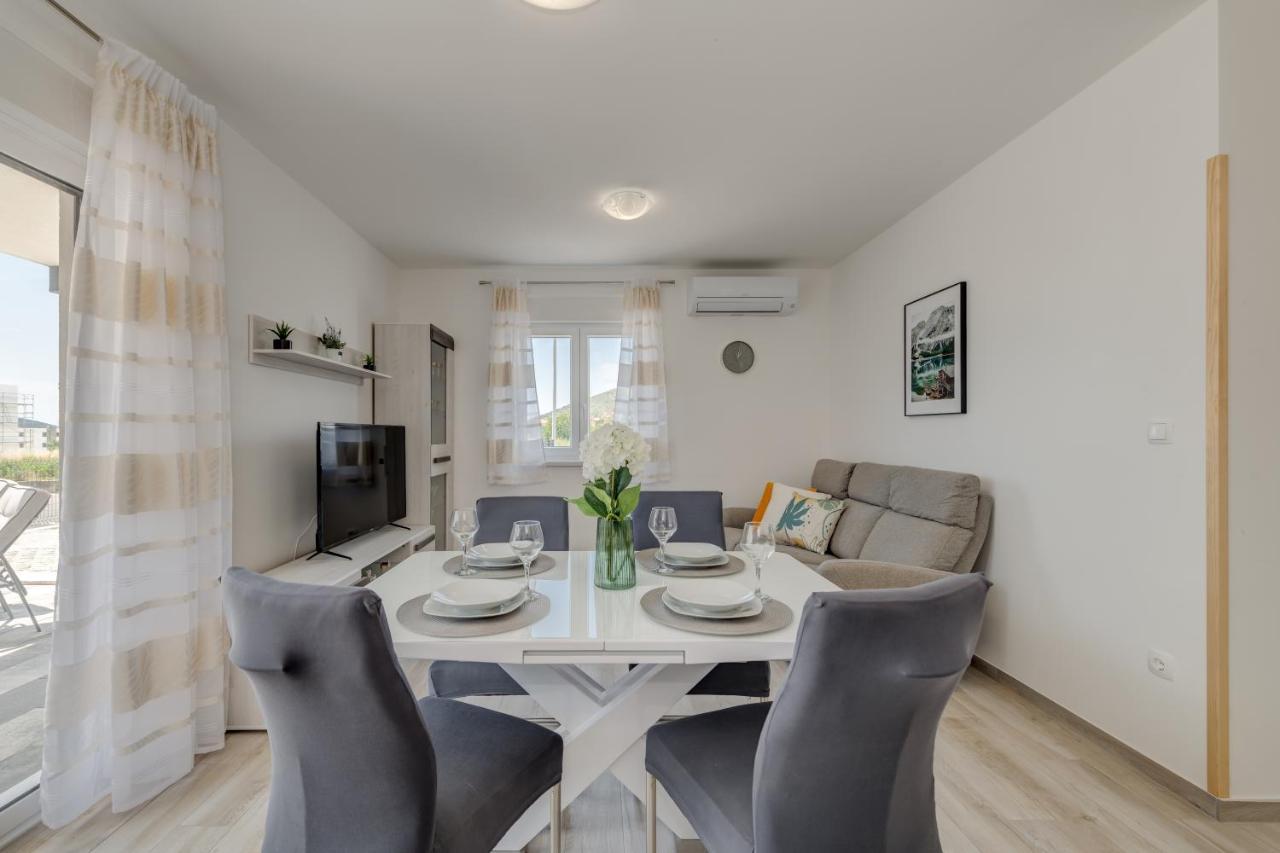 Deluxe With Private Garden,